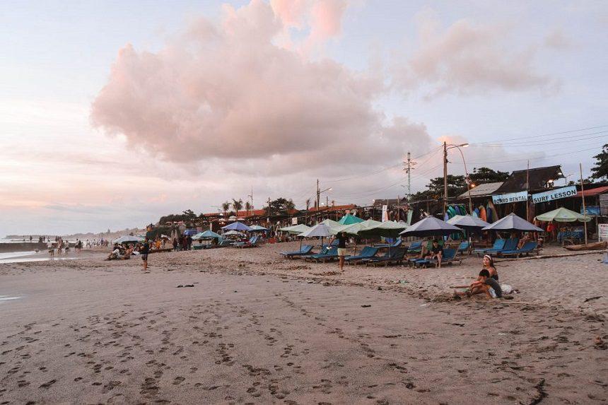 Пляж Бату-Болонг – прекрасное место для тех, кто ищет уединения