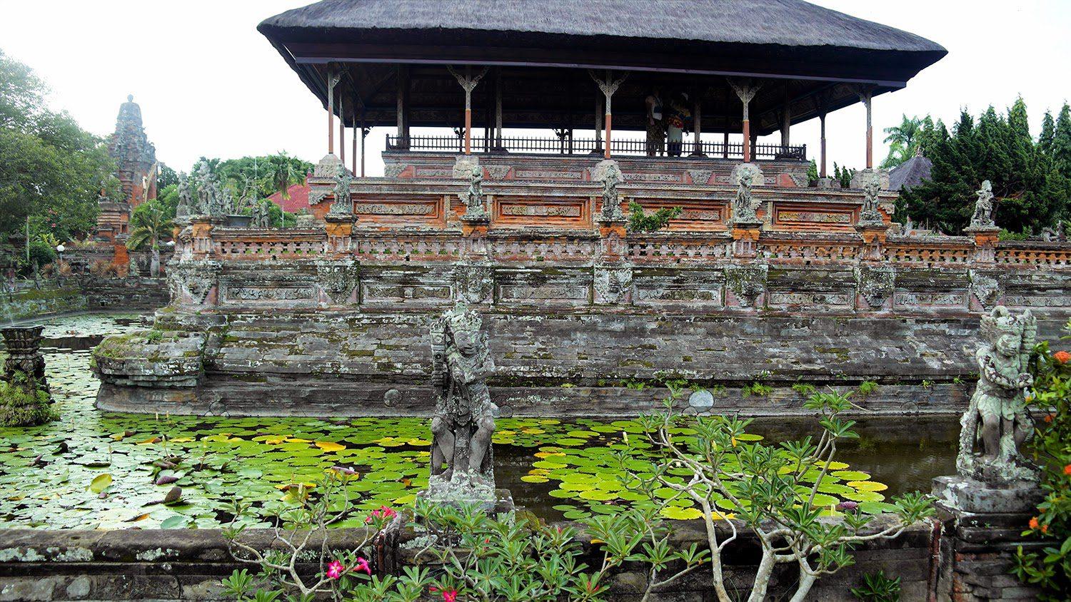 Фото храма Taman Sari