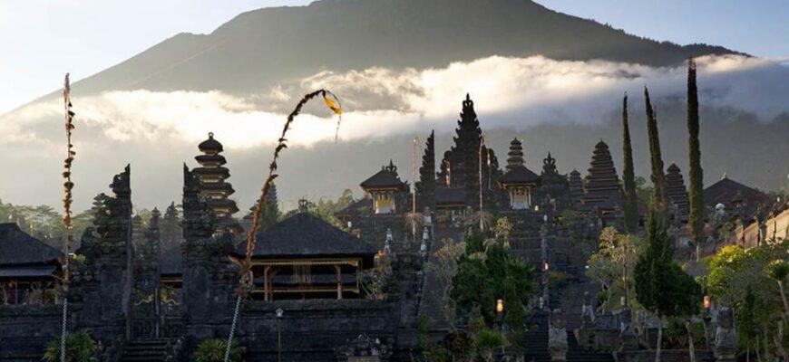 фото Храм Пура Бесаких на Бали