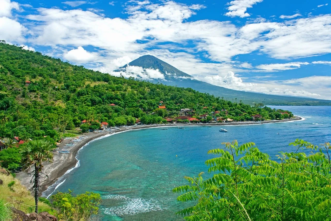Пляж Амед, Бали