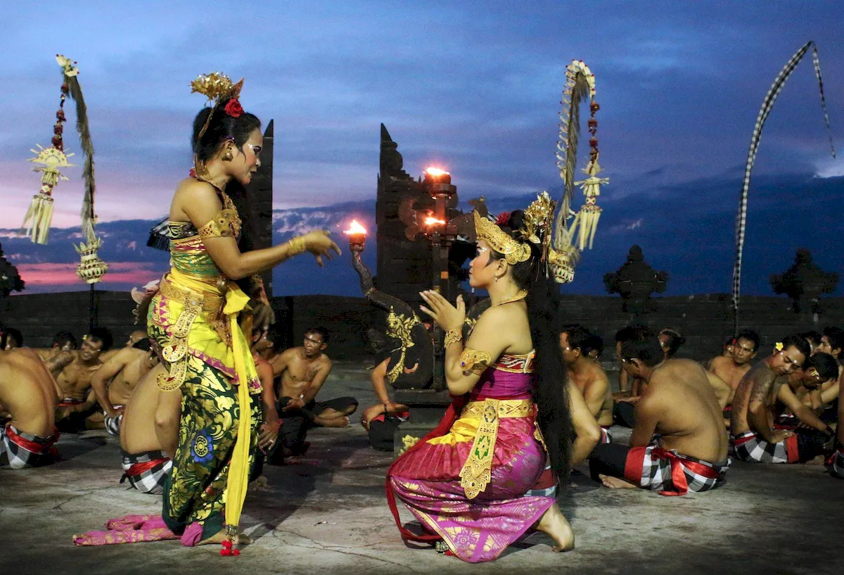 Танец кечак Бали