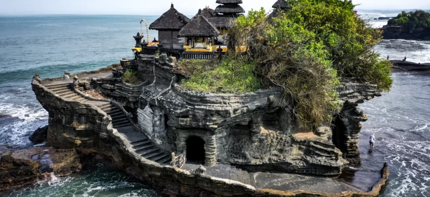 Увеличение Стоимости Билетов в Храме Танах Лот: Спасение Духовного Сокровища Бали